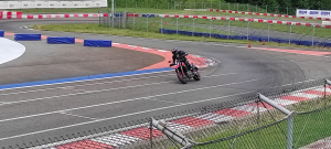 Okruhové testování Hypermotard 698 Mono